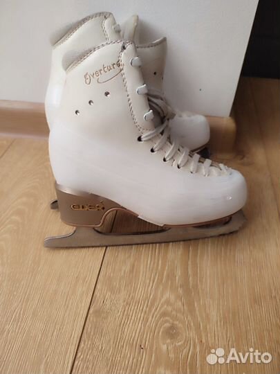 Фигурные коньки edea