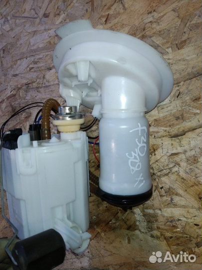 Топливный насос с датчиком уровня правый Bmw 328Ix