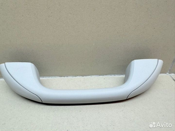 Ручка потолка Nissan Terrano 43000 км 1.6 H4M 2018