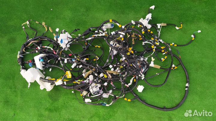 Коса салона Toyota Wish универсал 2zrfae 2010