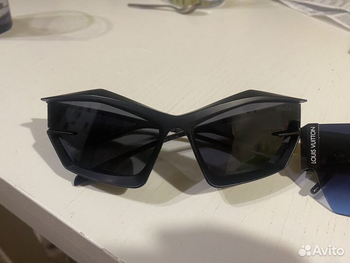 Спортивные модные очки