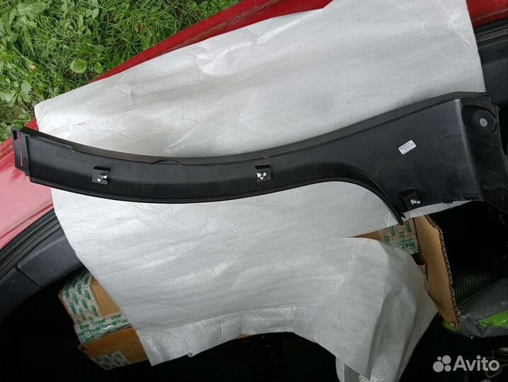 Накладка переднего бампера правая Suzuki SX4