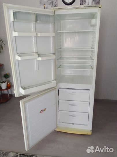 Холодильник Атлант бу двухкамерный