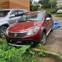 Renault Sandero Stepway 1.6 MT, 2014, битый, 50 000 км, с пробегом, цена 350 000 руб.