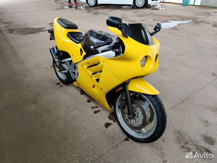 Suzuki GSX R250-2