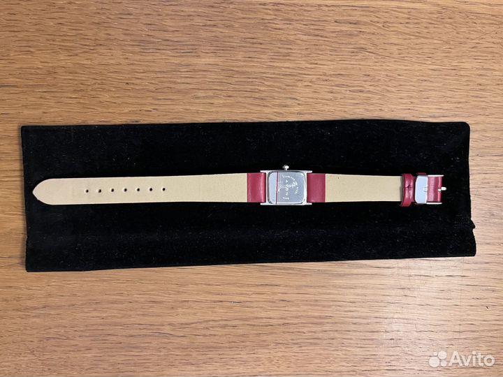 Часы кварцевые женские