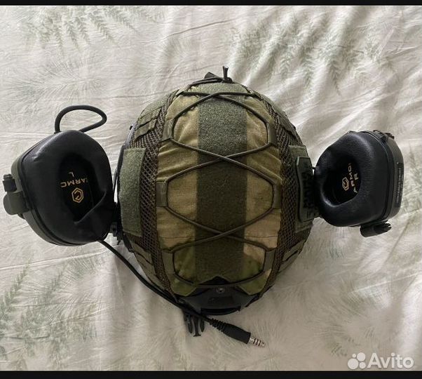 Шлем боевой с наушниками