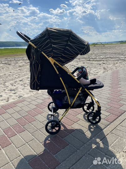 Коляска прогулочная
