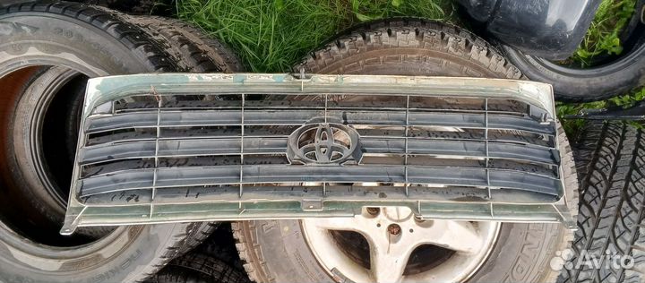 Решетка радиатора Toyota Land Cruiser