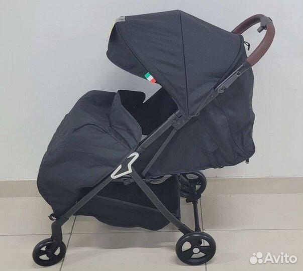 Прогулочная коляска новая