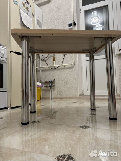 Кухонный стол