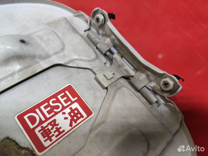 Лючок топливного бака Toyota Estima