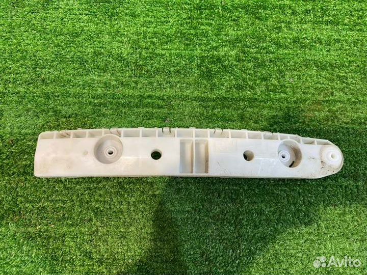 Крепление бампера (7) заднее правое Nissan Juke