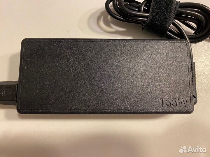 Оригинальный адаптер питания Lenovo 135Вт