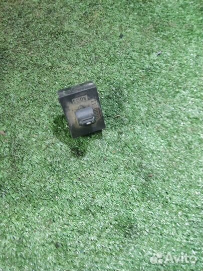 Кнопка стеклоподъемника Jeep Grand Cherokee WJ