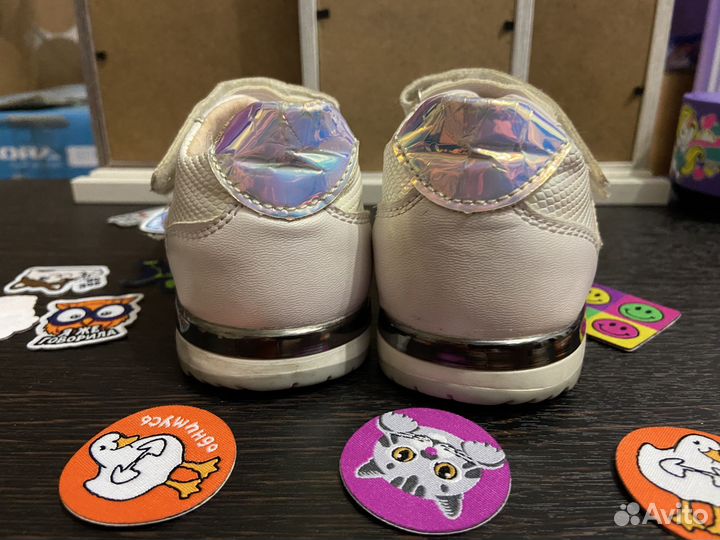 Кроссовки на девочку 24 размер