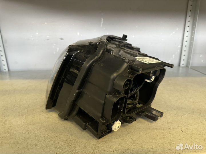 Левая передняя фара на audi A8 D4