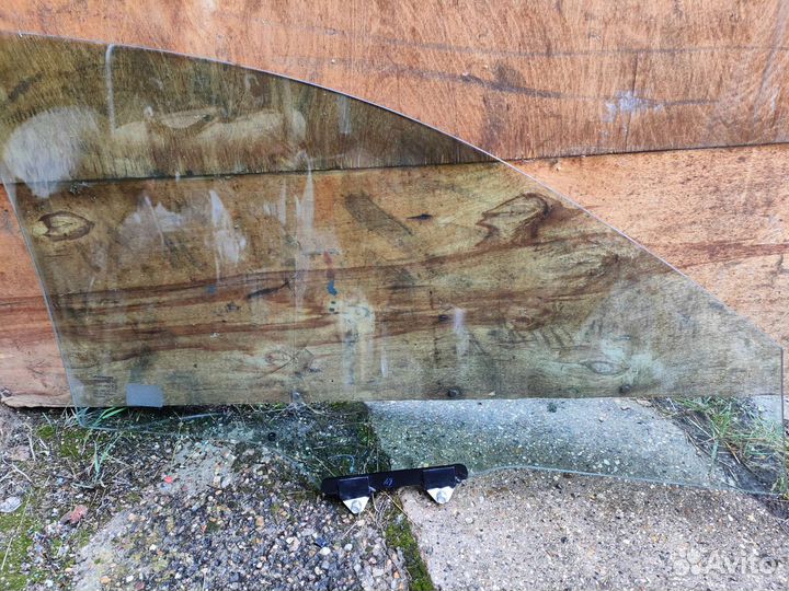 Honda cr-v 3 стекло переднее левое