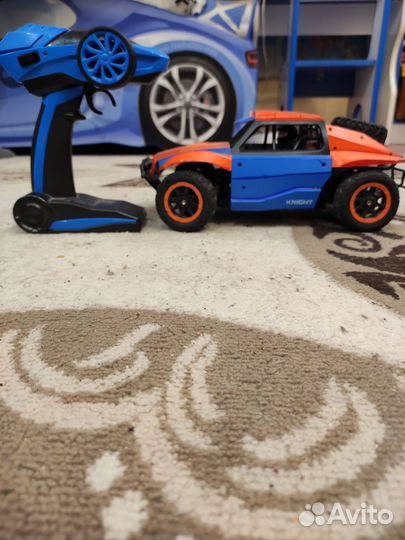 Машинка на пульте управления