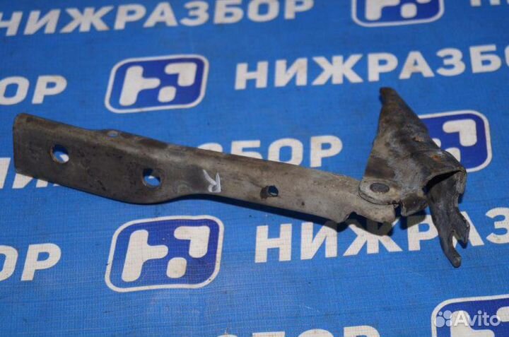 Петля капота правая Volkswagen Polo Sedan 1.6 cwva