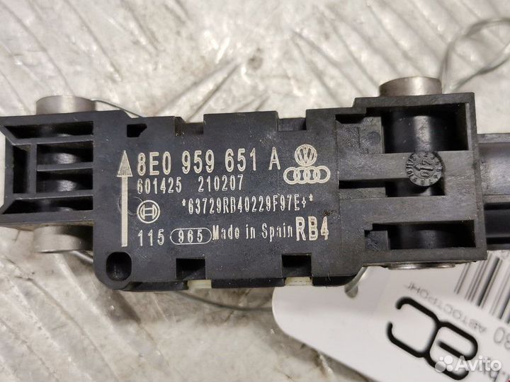 Датчик удара Audi A8 D3/4E рест. 2007 8E0959651A