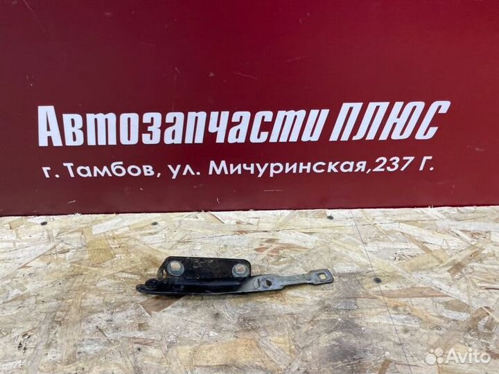 Петля капота правая Renault Duster