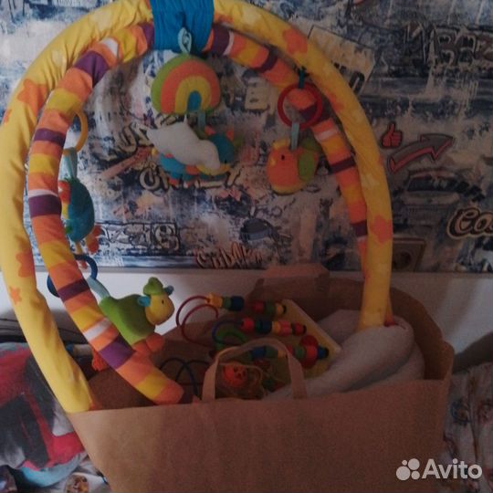 Развивающий коврик+ игрушки