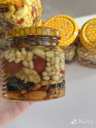 Мед с орехами набор на 8 марта