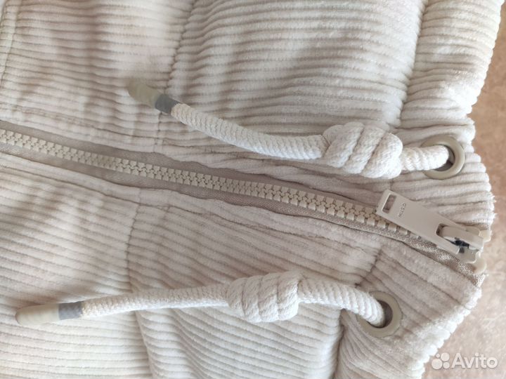 Пуховик со вставками из вельвета