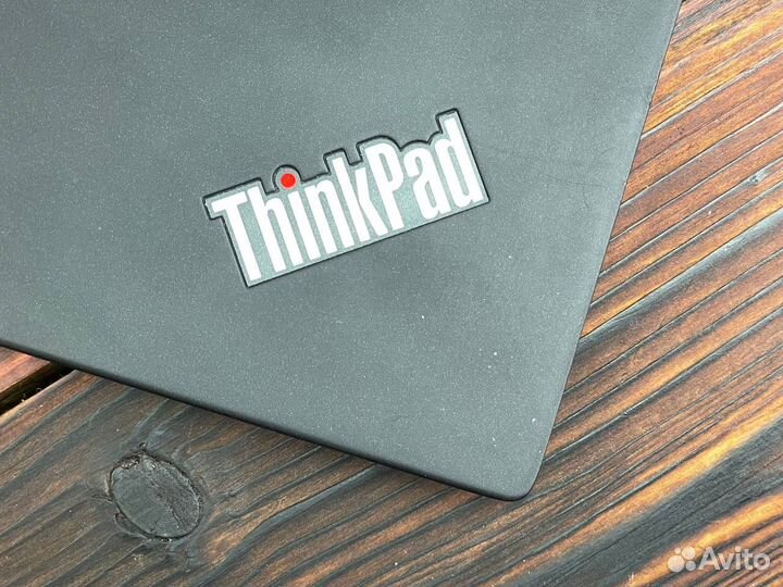 Ноутбук Lenovo ThinkPad X1 Carbon Gen5 2K