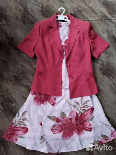 Костюм летний: юбка, блузка, пиджак