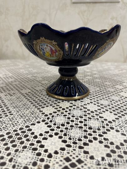 Ваза для фруктов на ножке