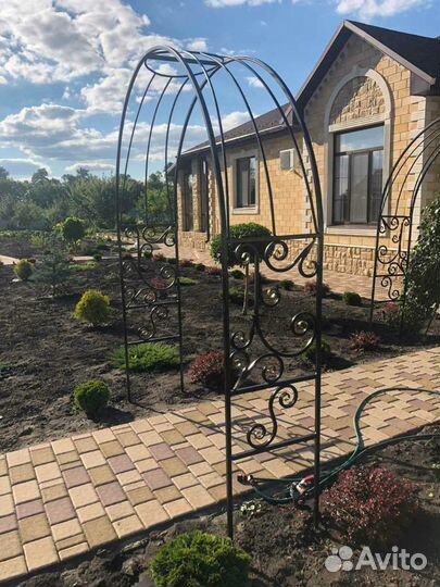 Арка садовая кованая
