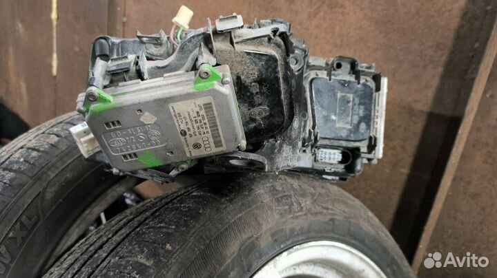 Фара левая Ауди a8 д3