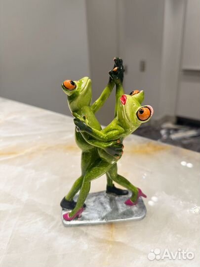 Статуэтка танец