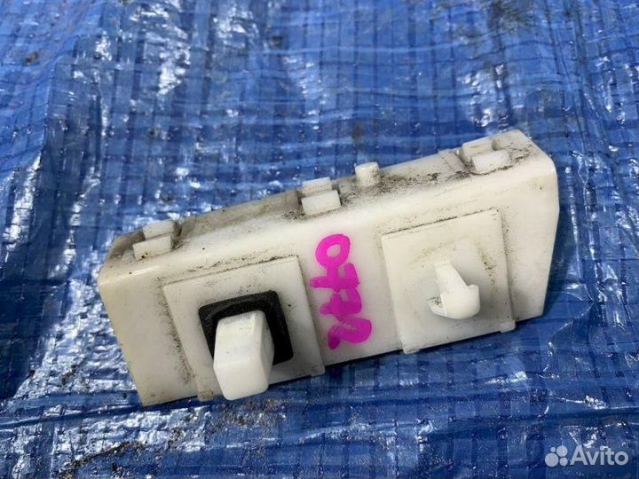 Крепление бампера заднее правое Nissan Note E11