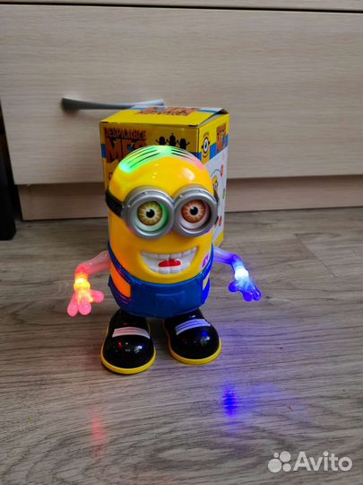 Танцующий миньон, игрушка