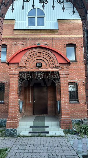 Коттедж 268 м² на участке 18 сот.