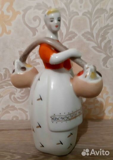 Фарфоровые статуэтка зкх, Девушка с коромыслом и