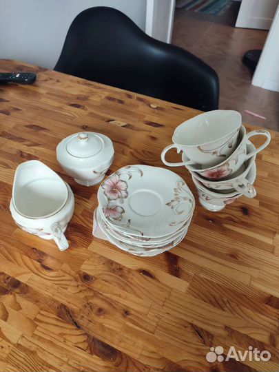 Посуда, чашки, блюдца, молочник, сахарница
