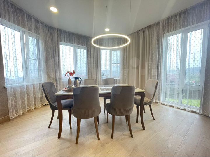 Дом 200 м² на участке 6 сот.