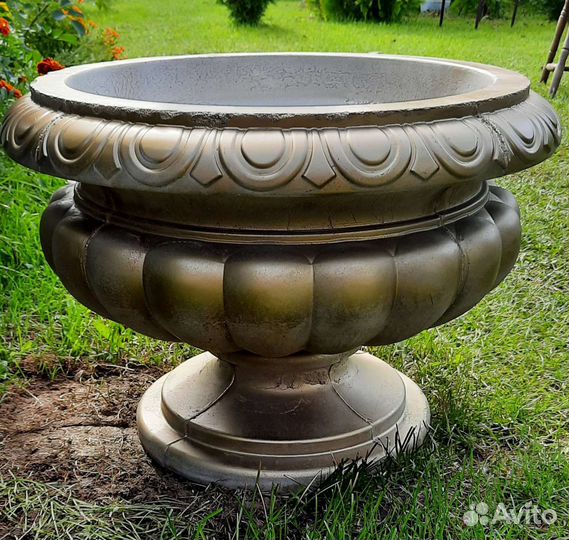 Красивые бетонные уличные вазоны