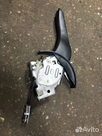 Ручник Nissan Tiida 1