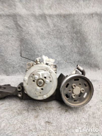 Компрессор кондиционера передний Volkswagen