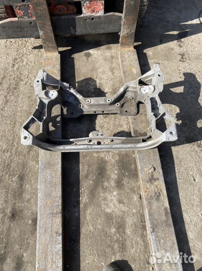 Передняя балка mercedes