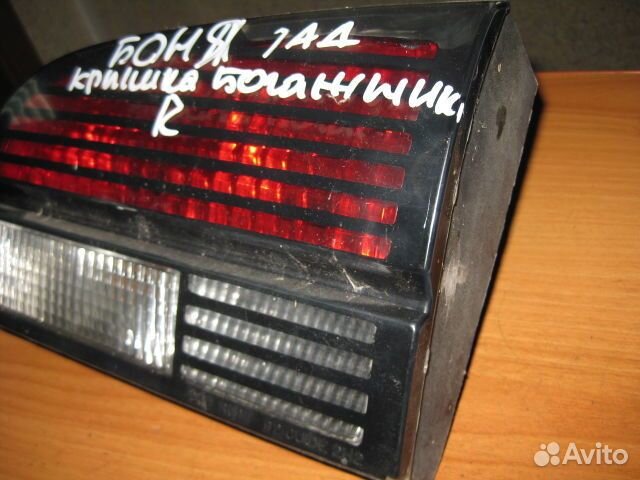 Фонарь задний внутренний правый Pontiac Bonneville