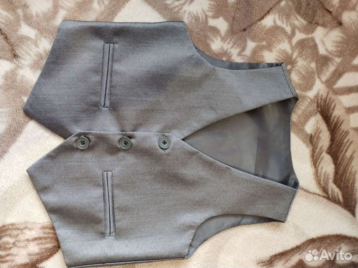 Костюм тройка на мальчика 110