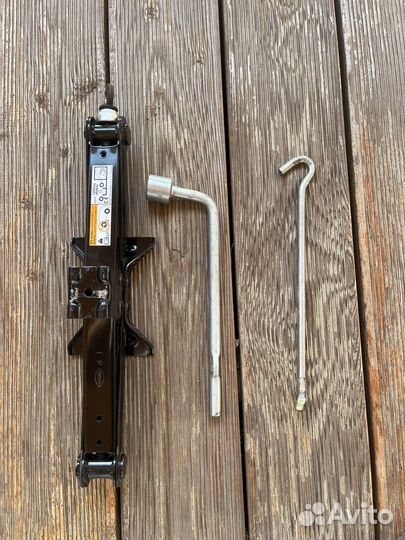 Домкрат Mitsubishi Outlander