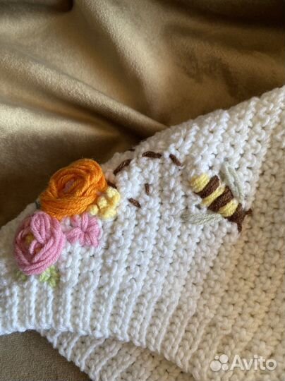 Шапка ручной работы с вышивкой