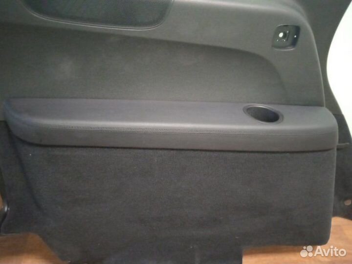 Обшивка багажника задняя левая Mercedes Gls-Class